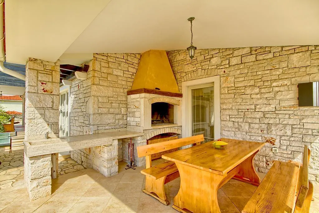Gajana Charming Stone Villa Lavanda With Private Pool In Pula Near The Beach קרואטיה